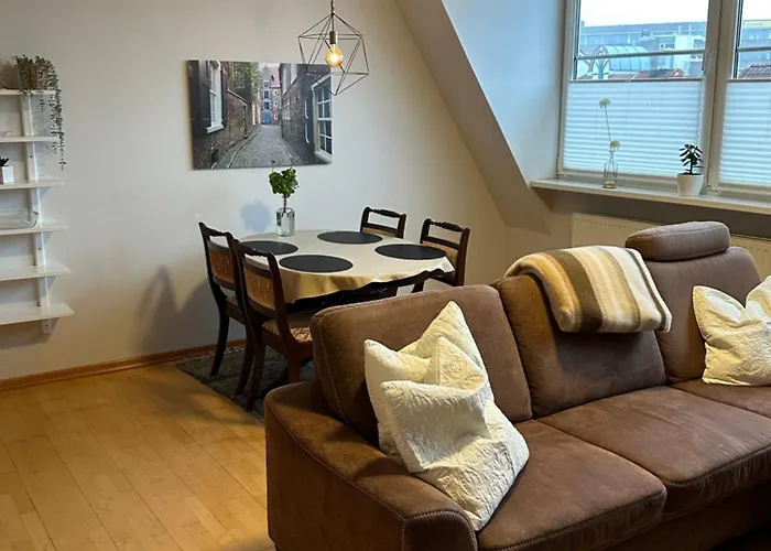 Grosszuegige, Zentrale Ferienwohnung In Leer